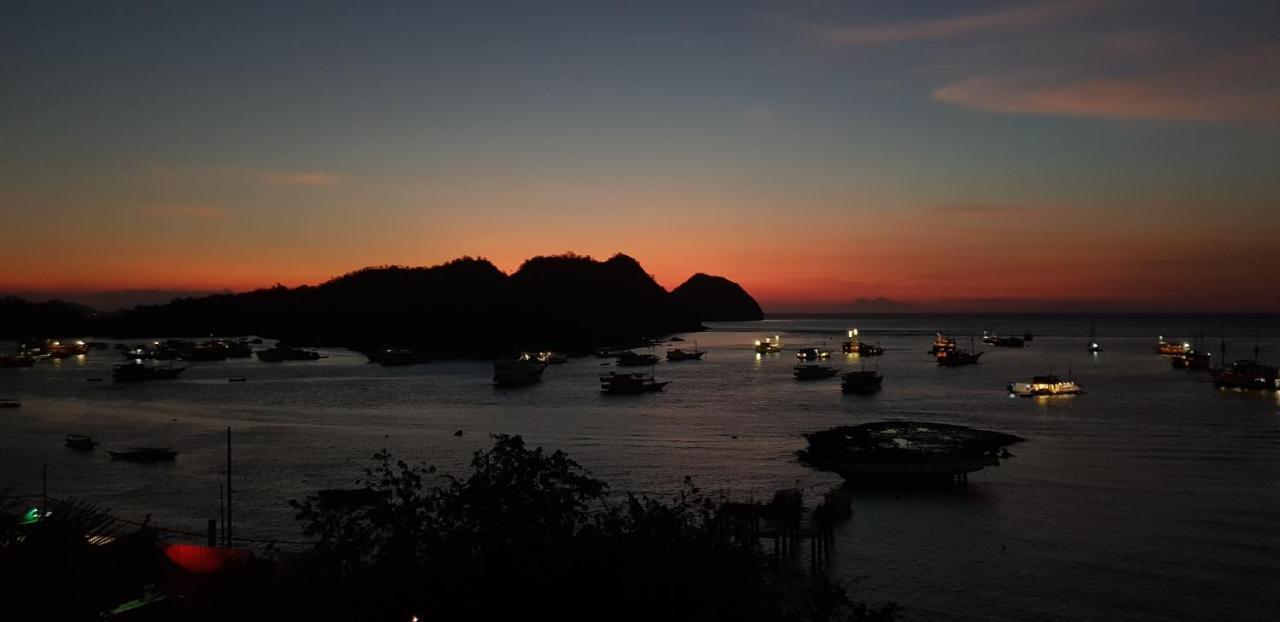 Blue Parrot Hotel Labuan Bajo Ngoại thất bức ảnh