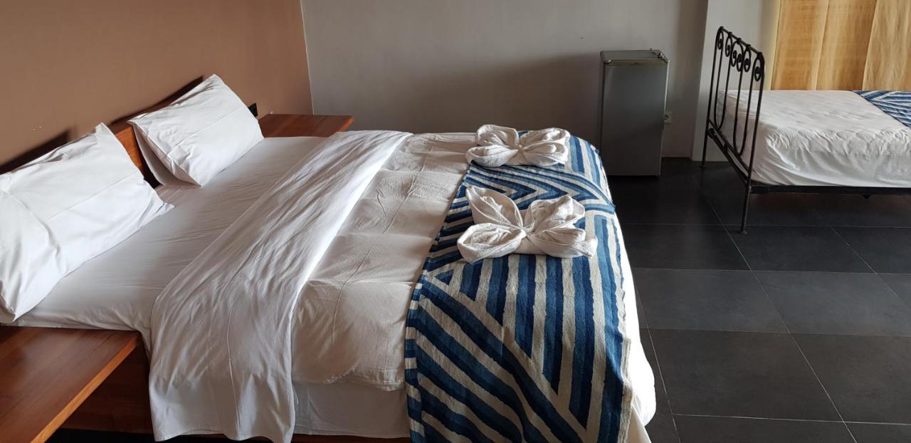 Blue Parrot Hotel Labuan Bajo Ngoại thất bức ảnh