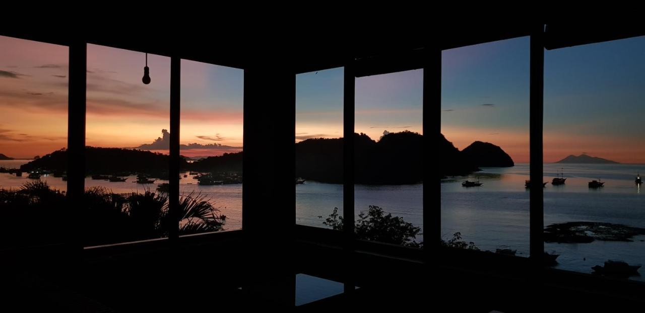 Blue Parrot Hotel Labuan Bajo Ngoại thất bức ảnh
