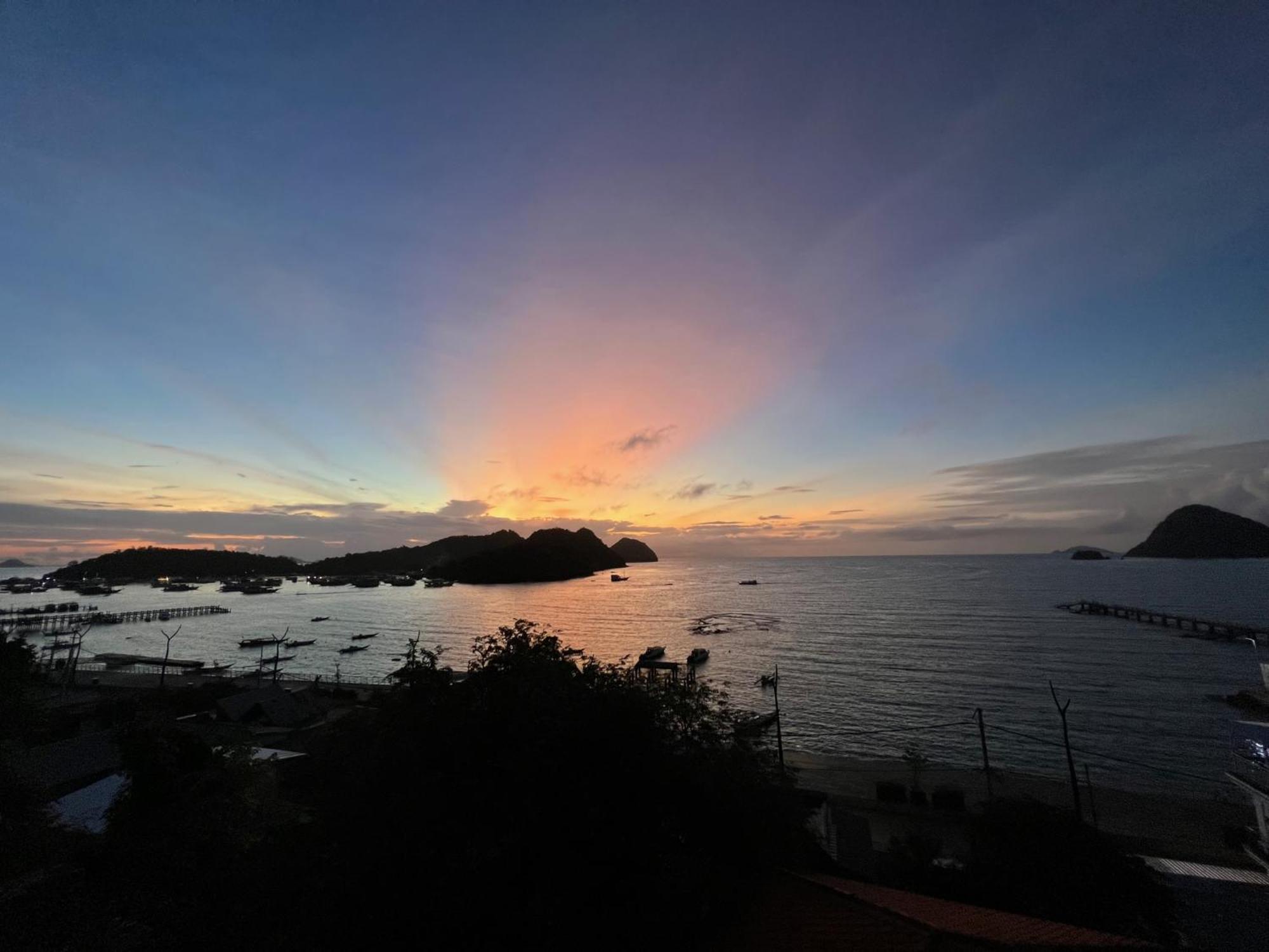 Blue Parrot Hotel Labuan Bajo Ngoại thất bức ảnh