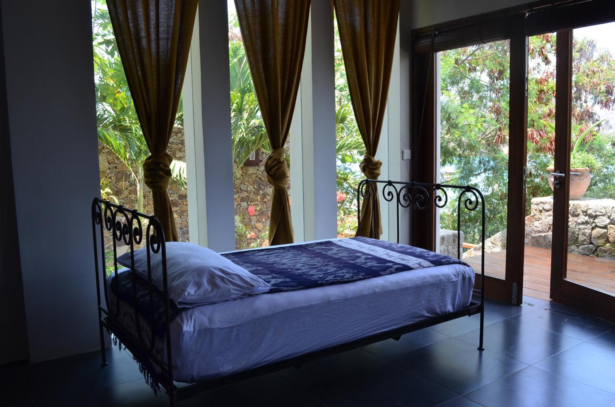 Blue Parrot Hotel Labuan Bajo Phòng bức ảnh
