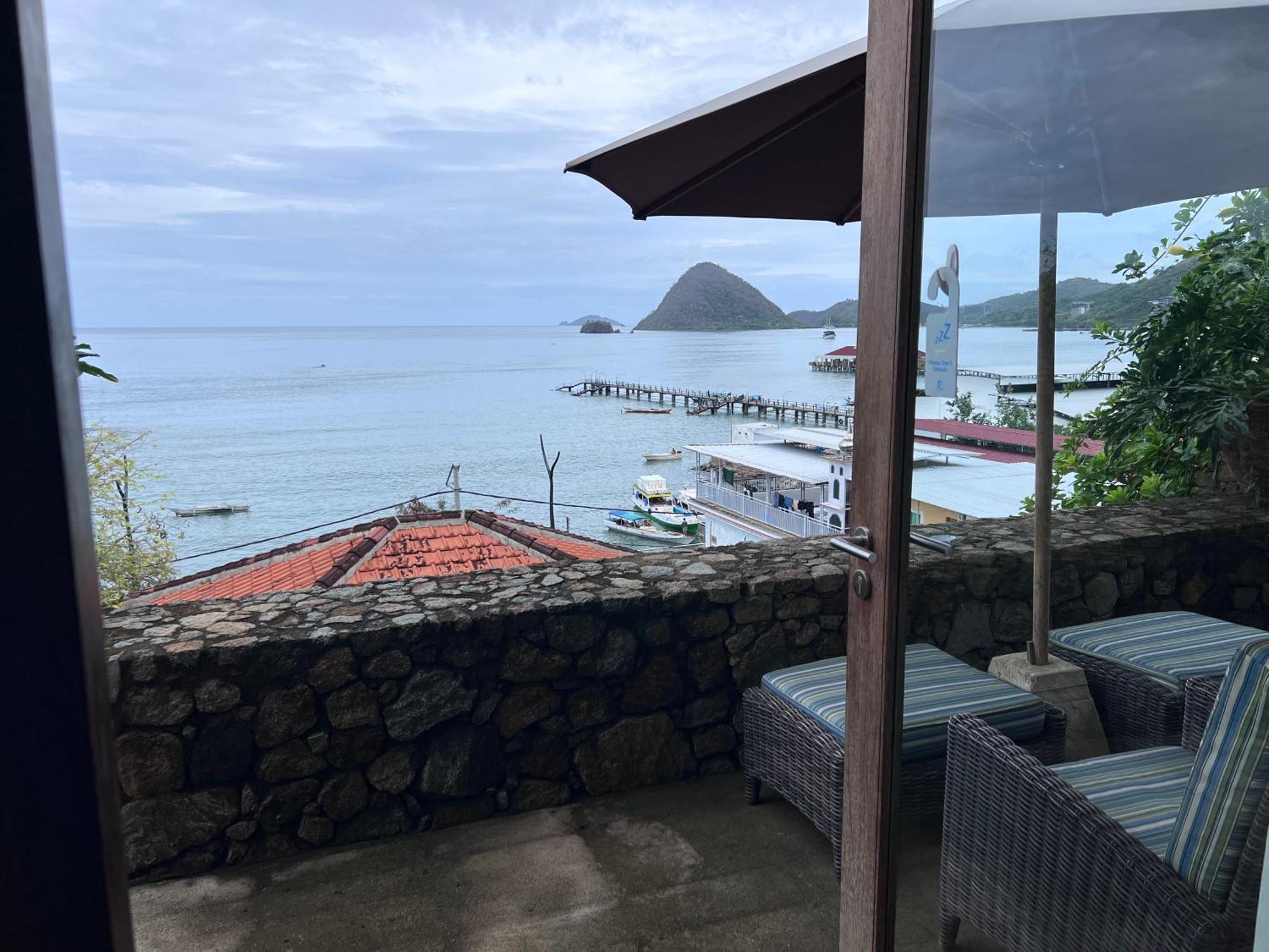 Blue Parrot Hotel Labuan Bajo Ngoại thất bức ảnh