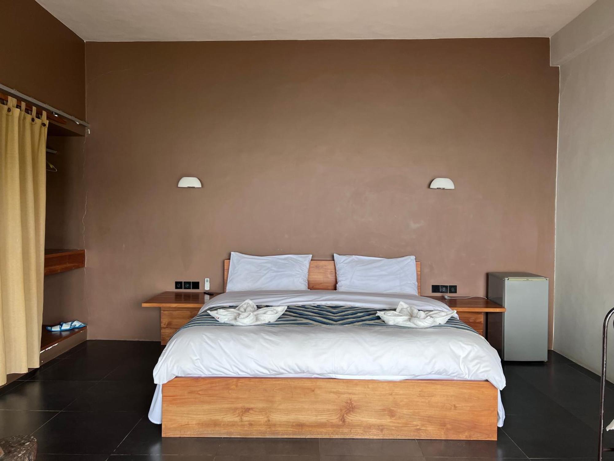 Blue Parrot Hotel Labuan Bajo Ngoại thất bức ảnh