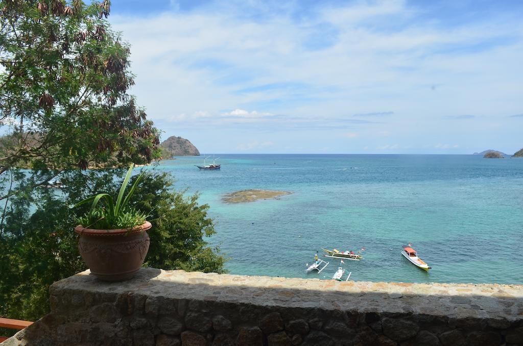 Blue Parrot Hotel Labuan Bajo Phòng bức ảnh