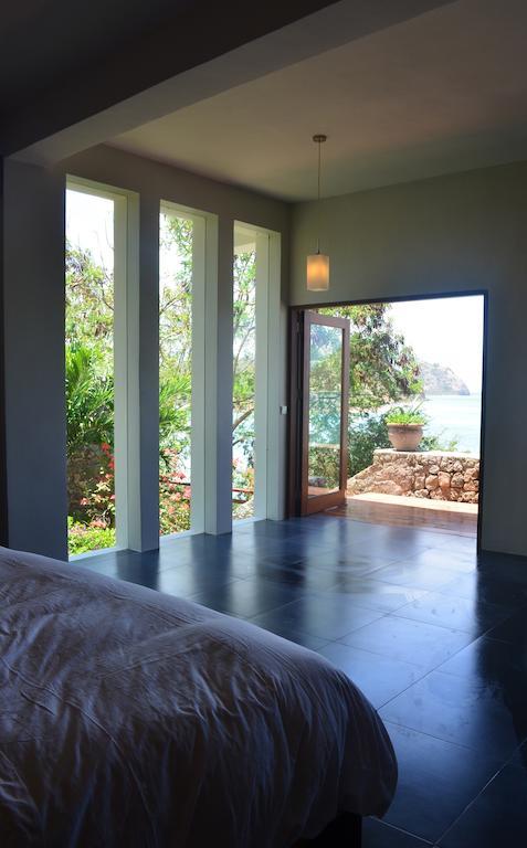 Blue Parrot Hotel Labuan Bajo Phòng bức ảnh