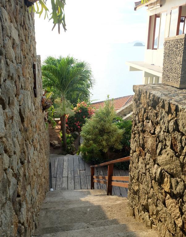 Blue Parrot Hotel Labuan Bajo Ngoại thất bức ảnh