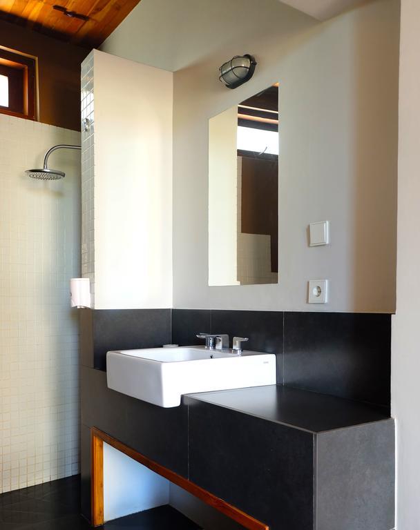 Blue Parrot Hotel Labuan Bajo Ngoại thất bức ảnh